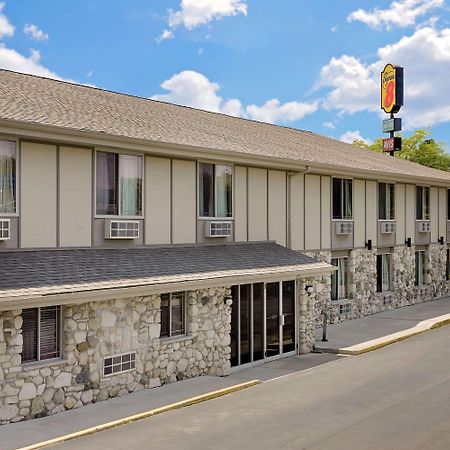 Super 8 By Wyndham Sturgeon Bay Hotell Eksteriør bilde