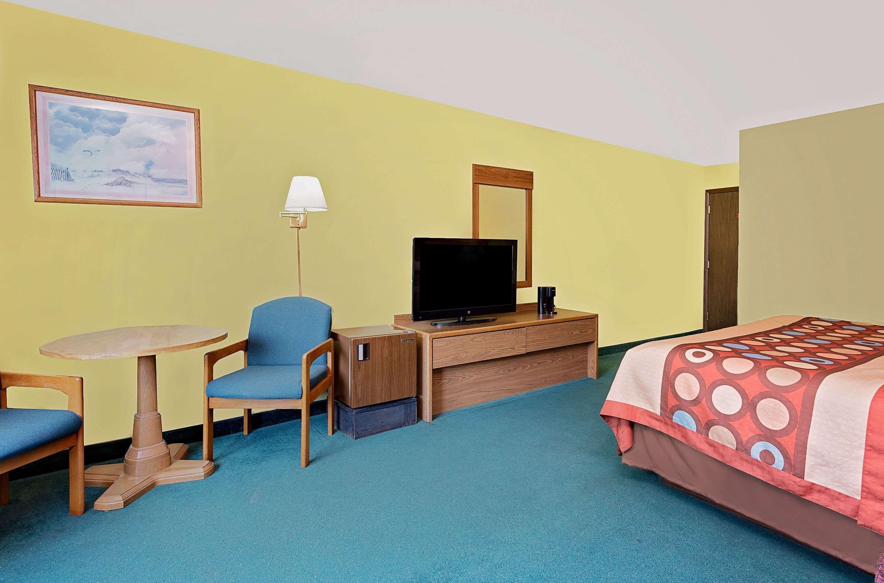 Super 8 By Wyndham Sturgeon Bay Hotell Eksteriør bilde