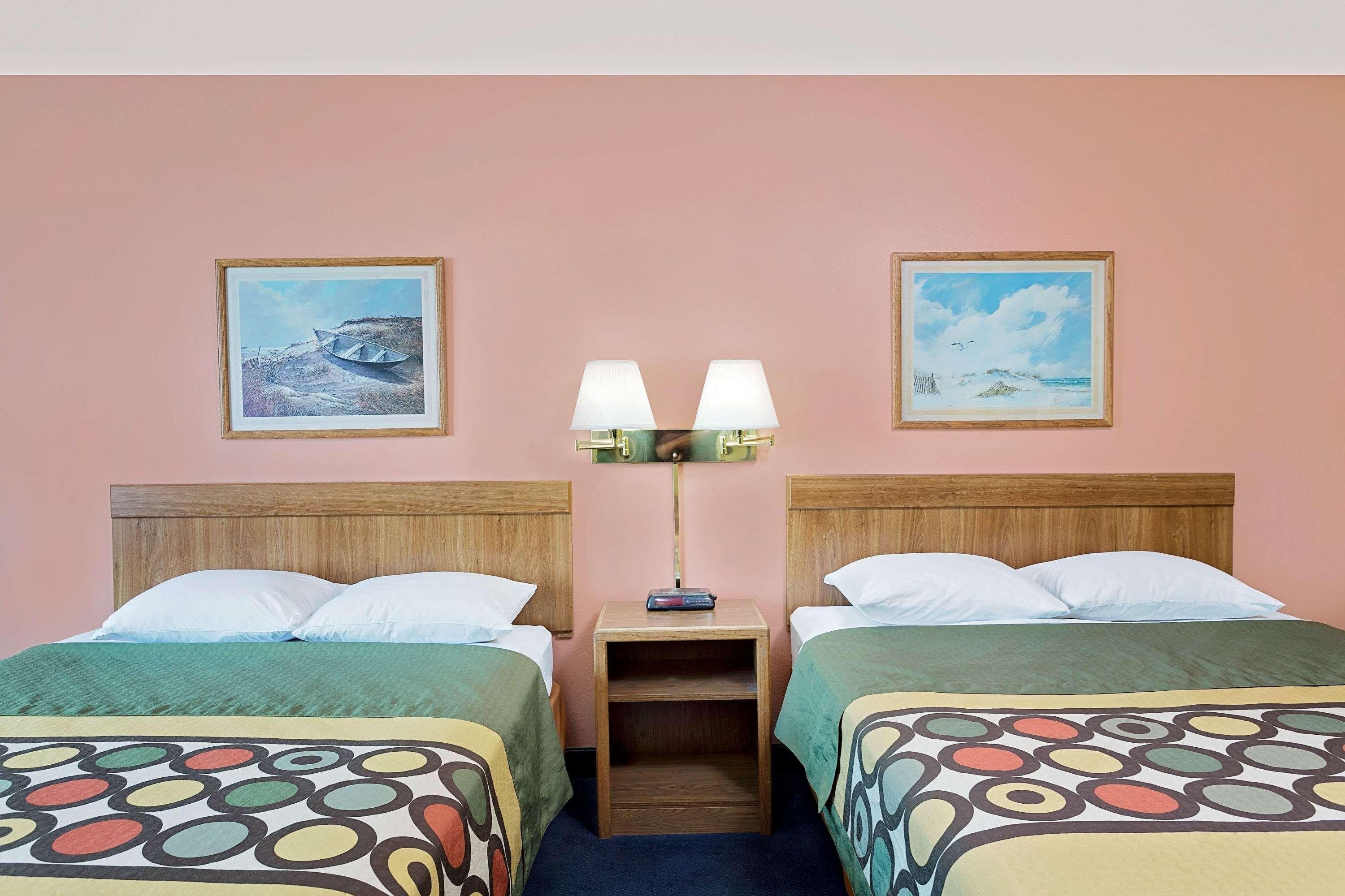 Super 8 By Wyndham Sturgeon Bay Hotell Eksteriør bilde