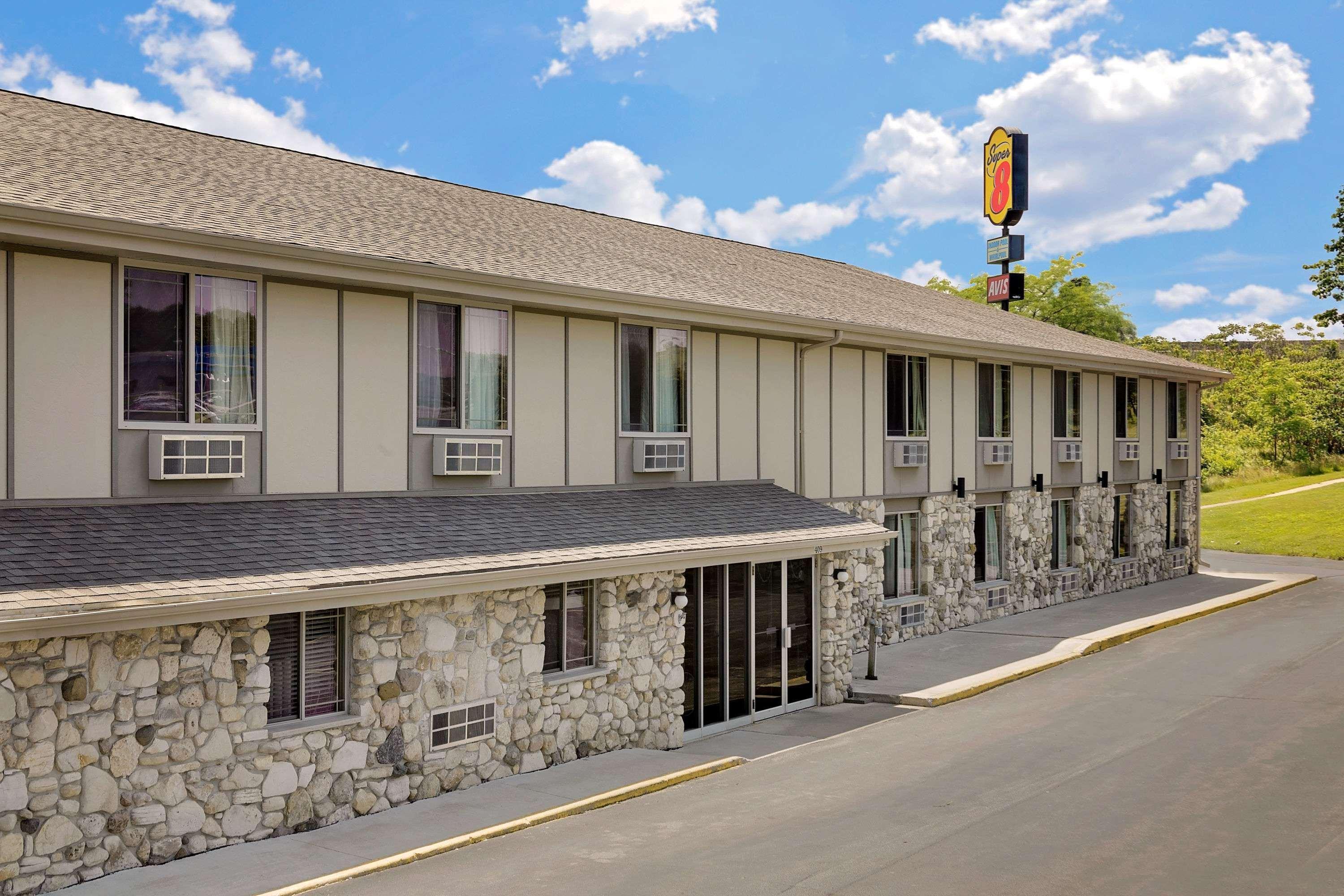 Super 8 By Wyndham Sturgeon Bay Hotell Eksteriør bilde